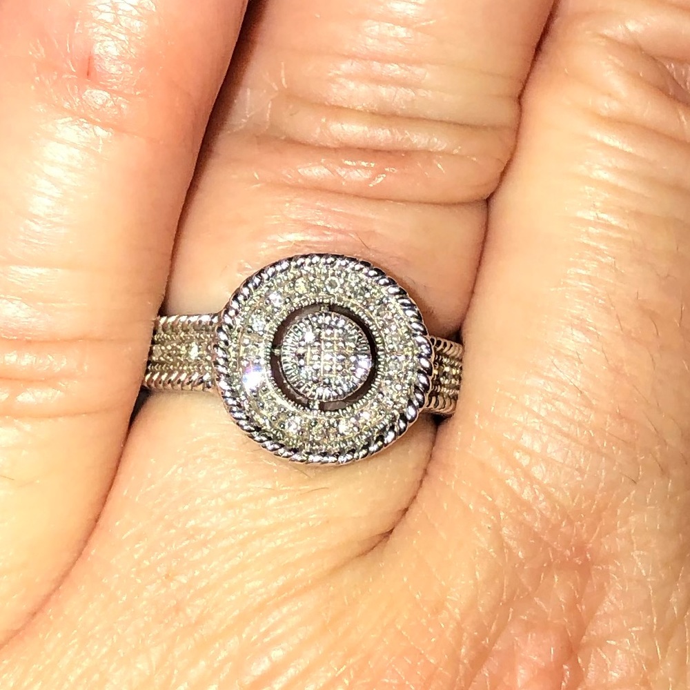 FINAL PRICE!! Judith Ripka s/silver ring size 6